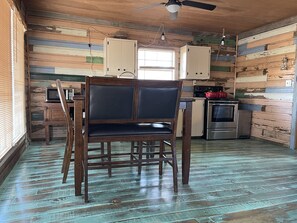 Stovetop, cookware/dishes/utensils