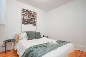 1 soverom, skrivebord, strykejern/-brett og wi-fi (inkludert)