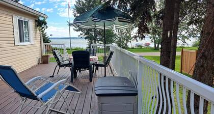 4 Seasons Lakeview Cottage at Pigeon Lake