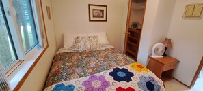 2 bedrooms, desk, iron/ironing board, free WiFi