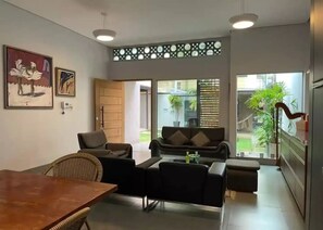Interior - Casa Moderna, 2 Qts, Setor Nova Suíça (Setor Nova Suica Goiânia)