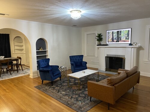 Charming 2-bedroom cottage in fabulous Amarillo with WiFi, AC