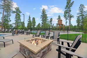 Terrace/patio - Modern spacious 5 bedroom, 3.5 bath, paved roads, hot tub, wifi, pool access (Lead)