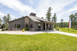 Exterior - Modern spacious 5 bedroom, 3.5 bath, paved roads, hot tub, wifi, pool access (Lead)