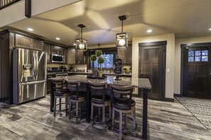 Fridge, microwave, oven, stovetop - Modern spacious 5 bedroom, 3.5 bath, paved roads, hot tub, wifi, pool access (Lead)