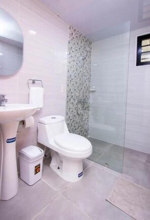 Sapone, shampoo, carta igienica