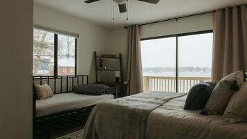 5 chambres, bureau, fer et planche Ă repasser, lit parapluie