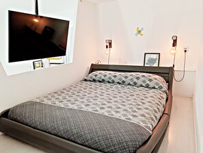 1 bedroom, in-room safe, iron/ironing board, free WiFi