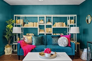 Living area - The Jewel Box- NC State/ Walkable (Raleigh)
