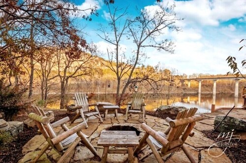 Luxury Riverfront Lodge Fishing, Hot Tub & White River Access and Ozark Views”
