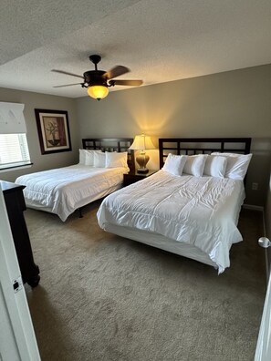 2 室のベッドルーム、デスク、アイロン / アイロン台、WiFi (無料)