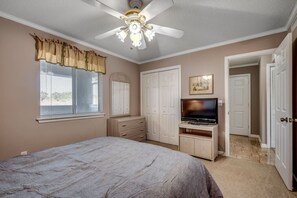 2 bedrooms, iron/ironing board, free WiFi, bed sheets