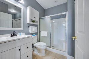 Sèche-cheveux, serviettes fournies