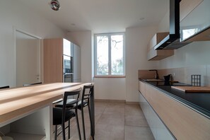 Kühlschrank, Mikrowelle, Ofen, Geschirrspüler