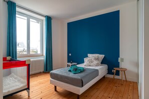 4 bedrooms, desk, iron/ironing board, free WiFi