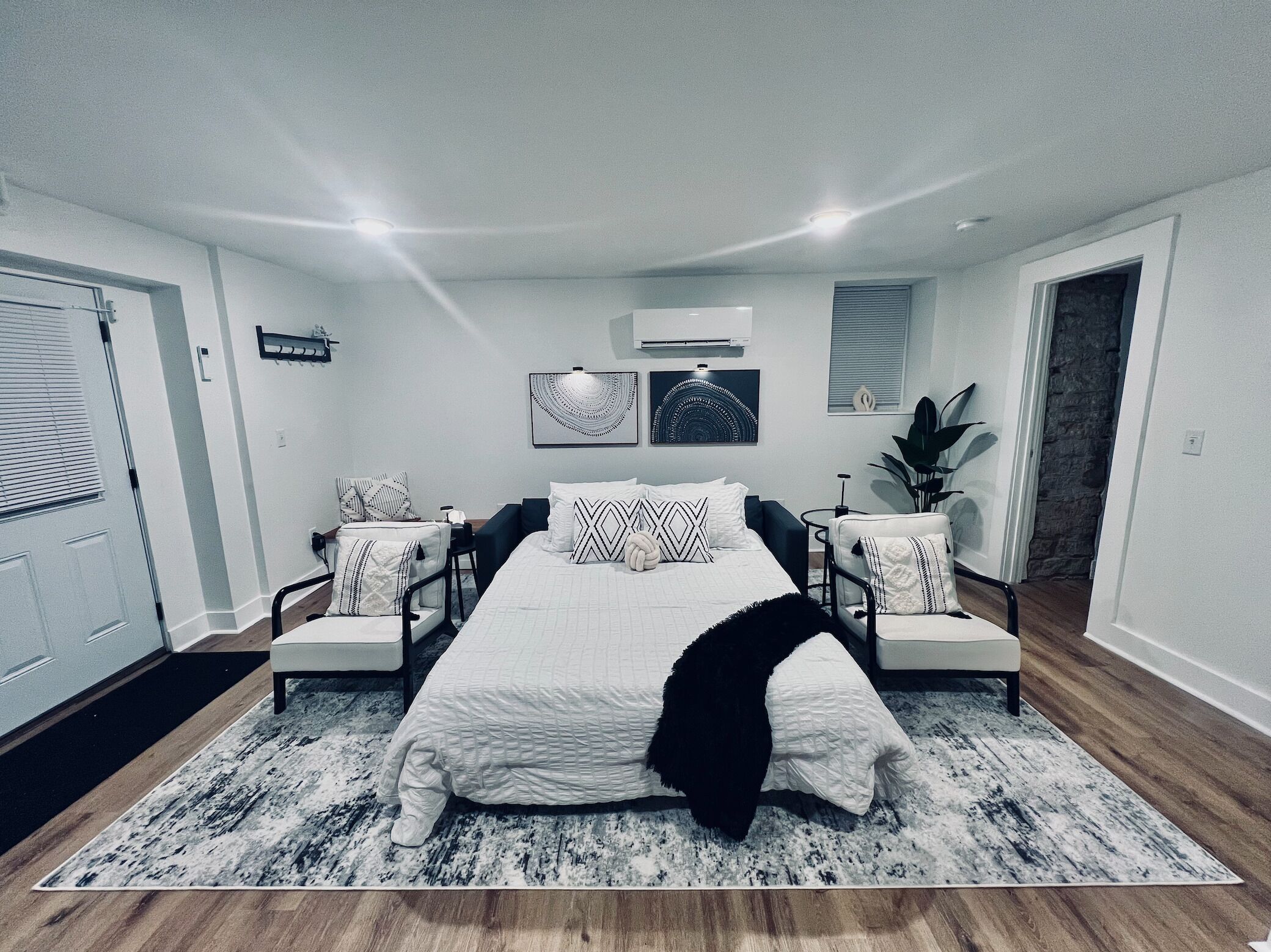 1 Schlafzimmer, Zimmersafe, Schreibtisch, Bügeleisen/Bügelbrett