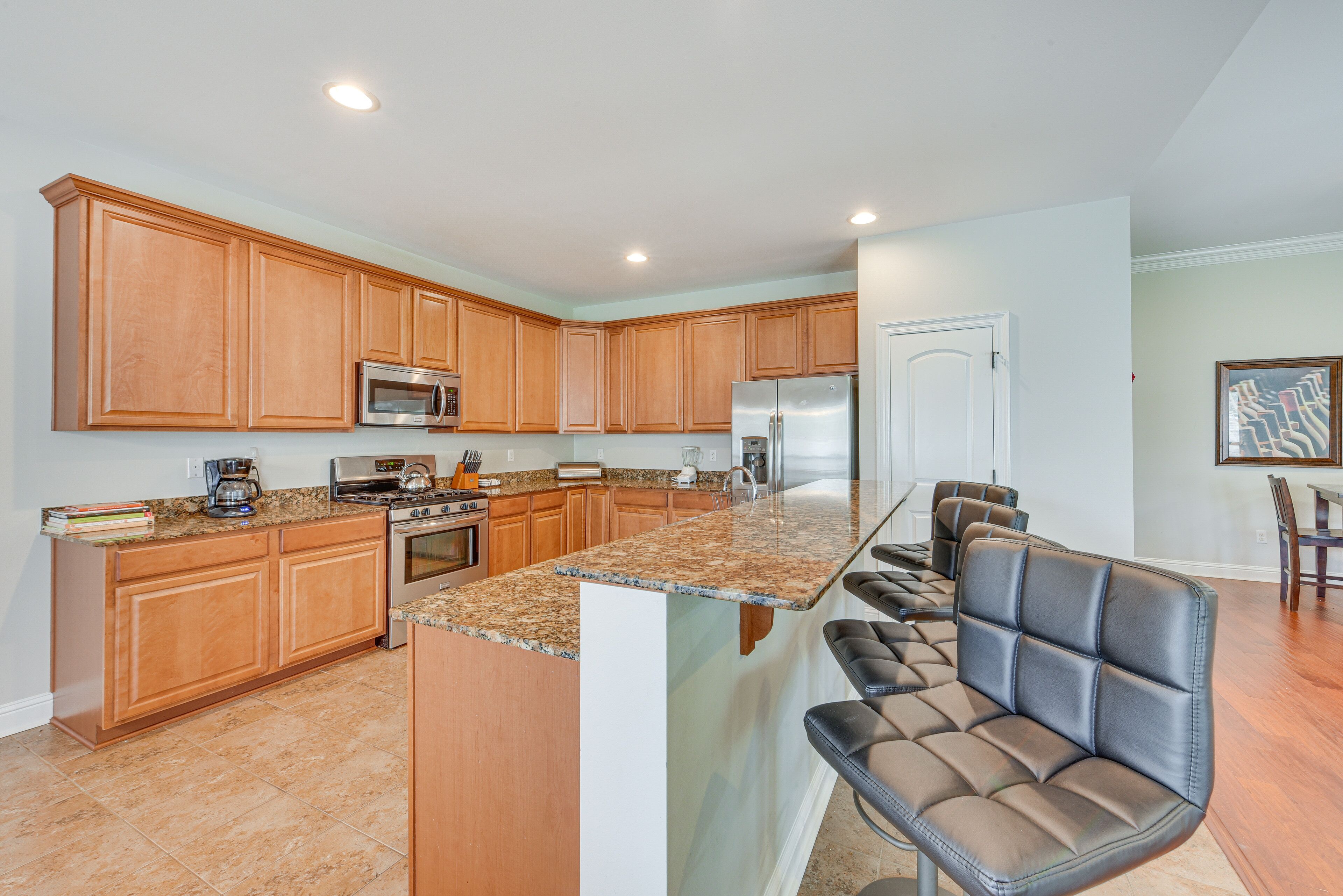 Fridge, microwave, stovetop, dishwasher