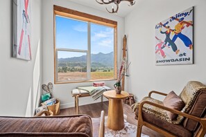 Interior - Snow Canyon Lodge R5053 |Snowbasin Skiing |Hot Tub (Mountain Green)