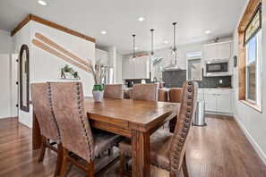 Dining - Snow Canyon Lodge R5053 |Snowbasin Skiing |Hot Tub (Mountain Green)