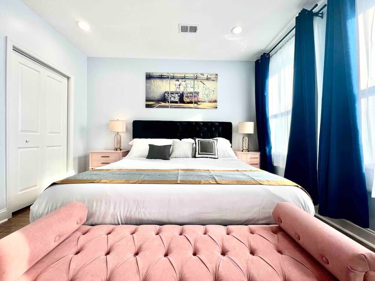 Regal 5B Retreat on King St Old Town Alexandria