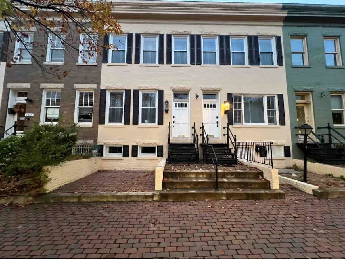 Ultimate Regal 9B Retreat on King St-Walk to metro