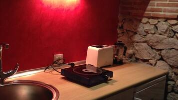 Fridge, microwave, oven, coffee/tea maker