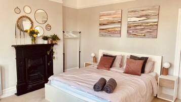 4 bedrooms, iron/ironing board, WiFi, bed sheets