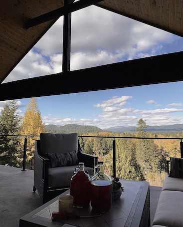 Áreas de la propiedad. Luxury Cabin! Hot Tub with Amazing views of the valley, river and Mt. Stuart.