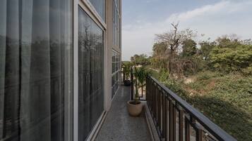 Quarto casal premium, sacada | Cofres nos quartos, escrivaninha, quartos à prova de som