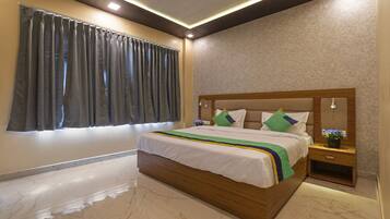 Quarto casal luxo | Cofres nos quartos, escrivaninha, quartos à prova de som