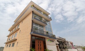 Exterior - Treebo Heaven Grand Ayodhya (Sohawal)