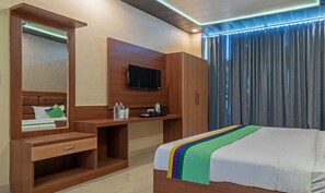 Premium Double Room, Balcony | In-room safe, desk, soundproofing, iron/ironing board