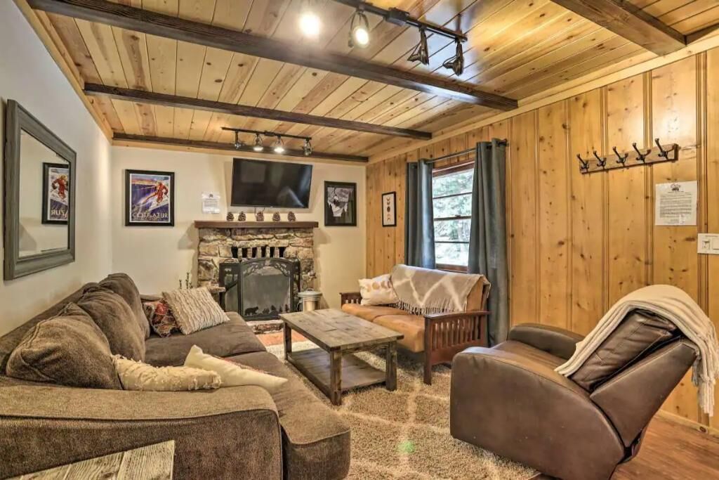 Een smart-tv en een open haard