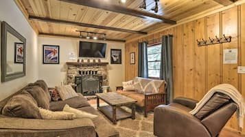 Een smart-tv en een open haard