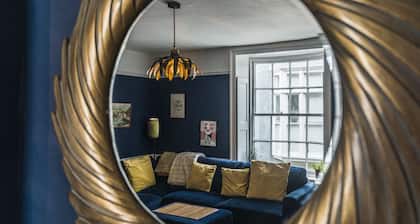The Old Post Office - Truly unique, quirky house