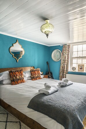 4 bedrooms, iron/ironing board, WiFi, bed sheets - The Old Post Office - Truly unique, quirky house (Ramsgate)