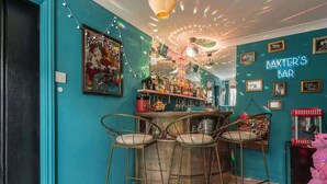 Bar (on property) - Old Post Office - Large house with games room +bar (Ramsgate)