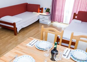 1 bedroom, WiFi, bed sheets