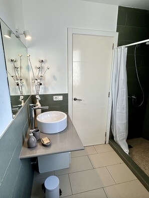 Hair dryer, towels