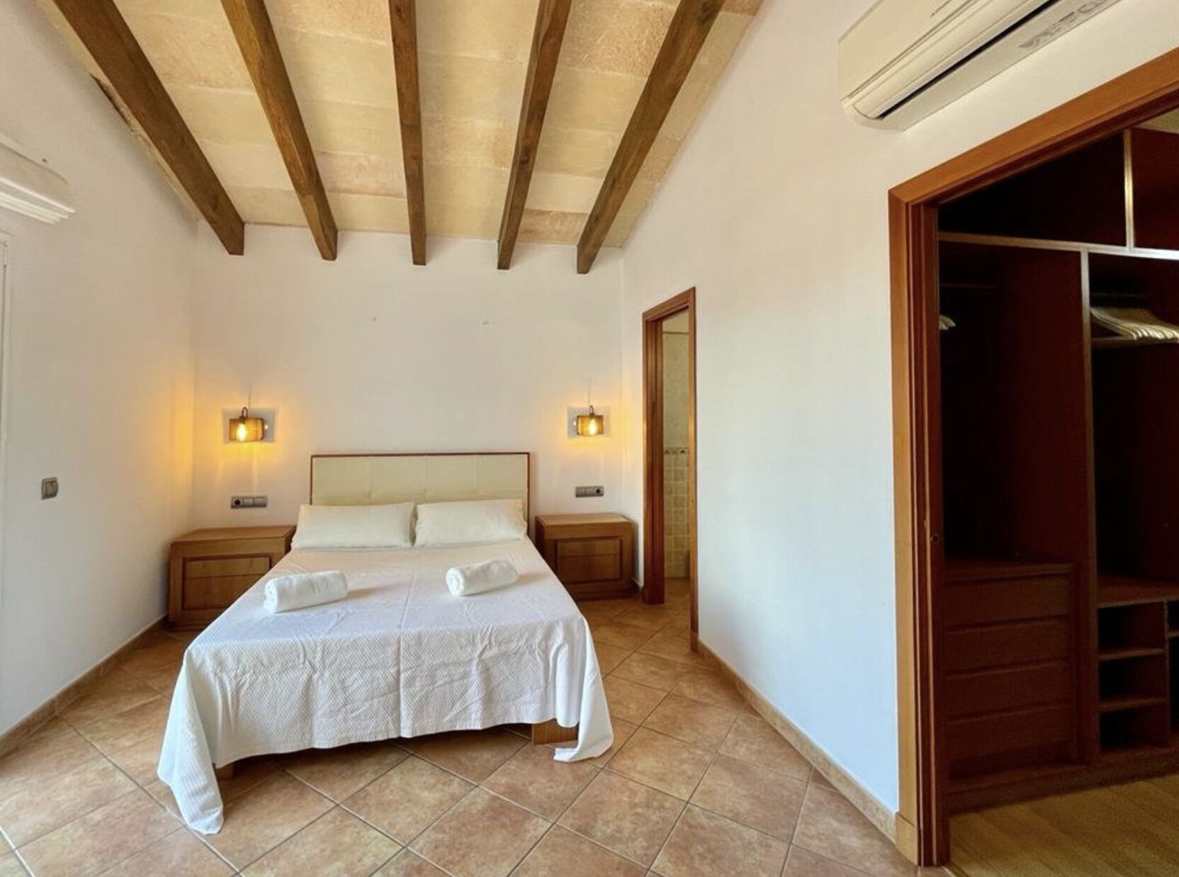 4 Schlafzimmer, Bügeleisen/Bügelbrett, Reisekinderbett, WLAN