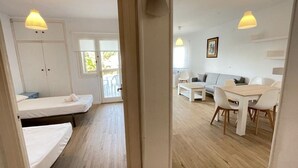 2 slaapkamers, een strijkplank/strijkijzer, reisbedje, wifi