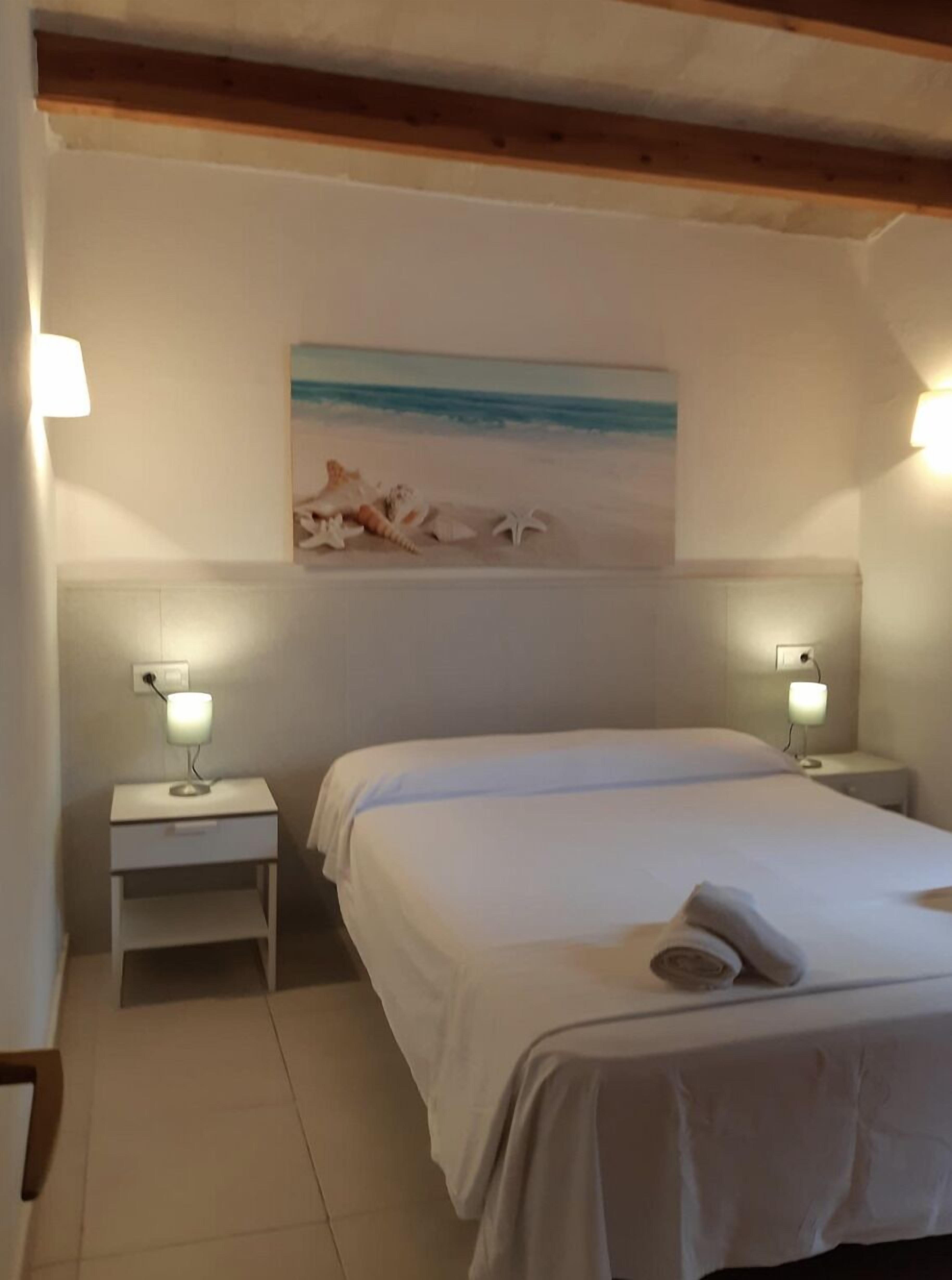 2 bedrooms, iron/ironing board, travel cot, WiFi