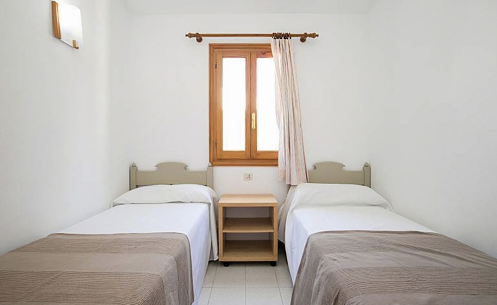 3 bedrooms, iron/ironing board, travel cot, WiFi