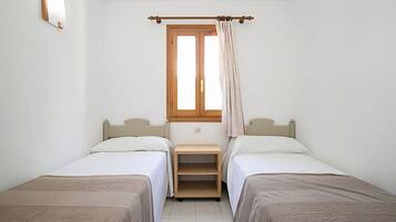 3 slaapkamers, een strijkplank/strijkijzer, reisbedje, wifi