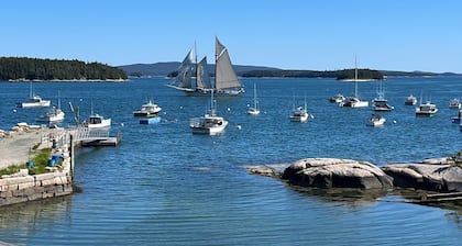 Seabreeze on the Harbor 1 - Stunning Island Retreat perched on Stonington Harbor