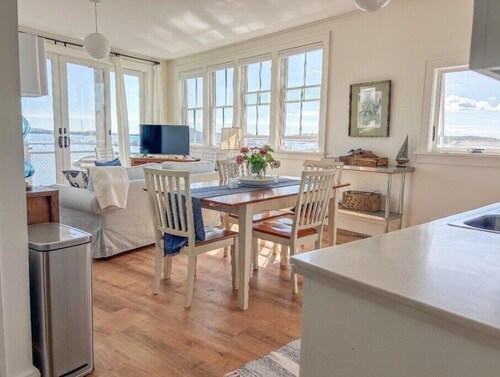 Seabreeze on the Harbor 1 - Stunning Island Retreat perched on Stonington Harbor