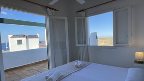Unclassified image, 4 of 20, button - Villa Pont D'en Gil. (Cales Piques)