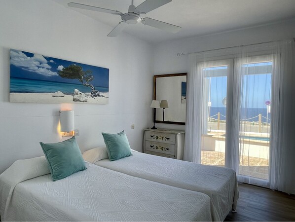 3 bedrooms, iron/ironing board, travel crib, WiFi - Villa Miguel Pont d'En Gil (Cales Piques)