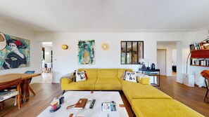 Living area - Spacious villa with pool, terrace and garden 3 km from Ajaccio harbor (Ajaccio)