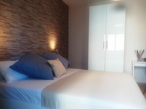 Apartament Comfort, 2 dormitoris, accessible, no fumadors | 2 dormitoris, minibar amb articles gratuïts i escriptori 